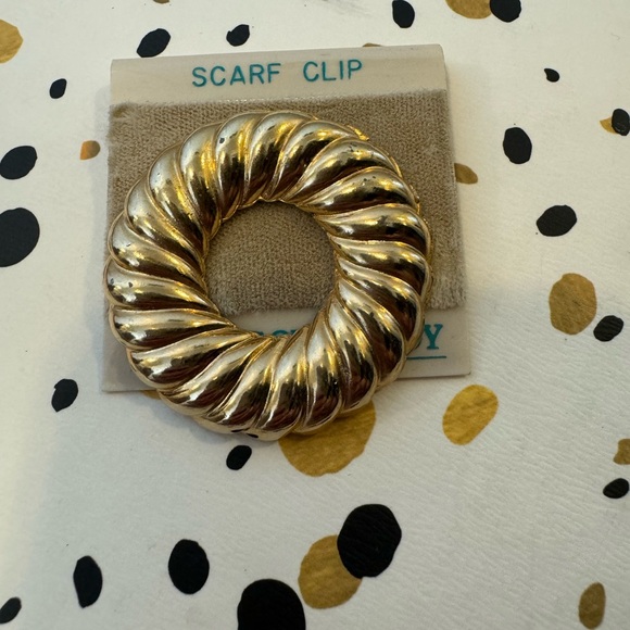 Accessory Collective Jewelry - 2 FOR $20 Vintage Accessory Lady Gold Round Scarf Clip NEW